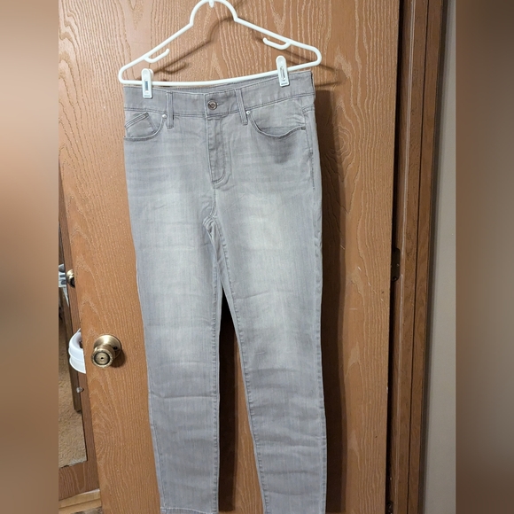 Chico's Denim - NWOT - Chico's - Grey Jeans Size 0.5 (6 Regular)